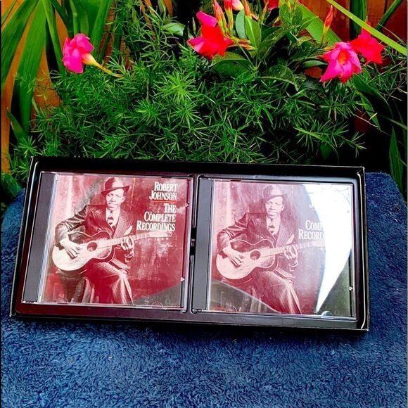 NIOB complete recordings of bluesman Robert Johnson with biography book - Picture 14 of 16